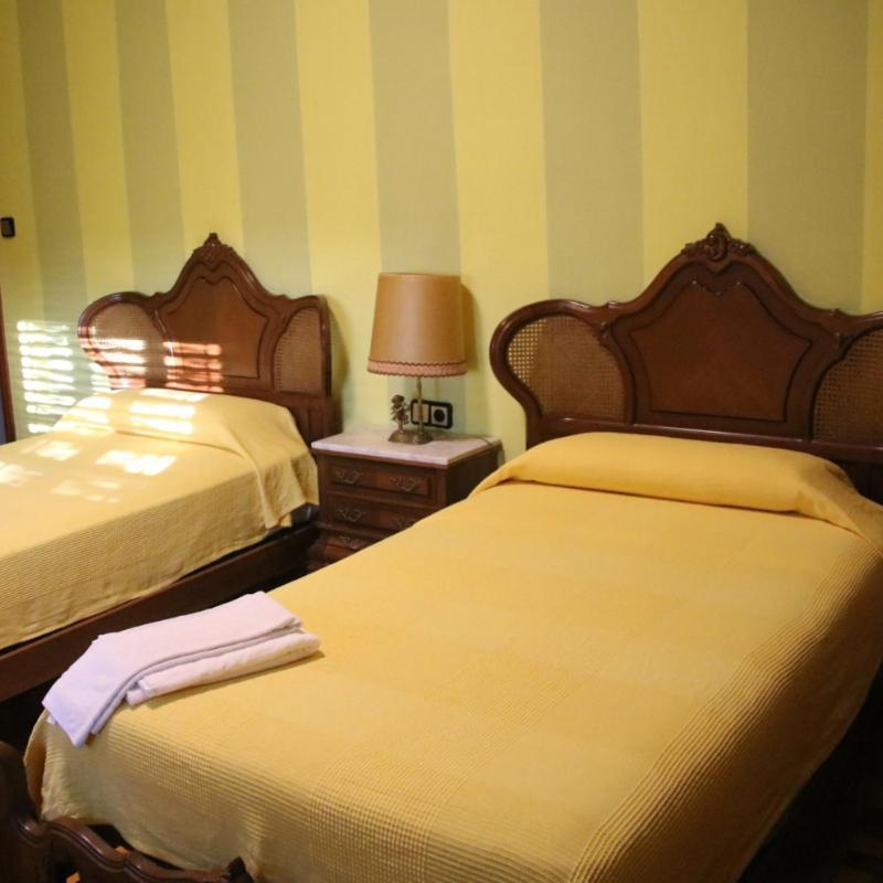 Hostal Burgales Milagro 外观 照片